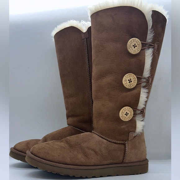 UGG AUSTRALIA Premium 3-Button Boot in Chestnut Size 9 - Picture 7 of 16